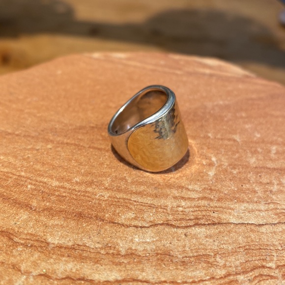 🎉 VINTAGE SILPADA STERLING SILVER AND 9K GOLD OVERLAY TEXTURED BAND RING R1628 - Picture 2 of 7